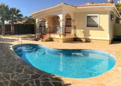 Kidney shape pool with Crazy Paving terraces in Bonalba